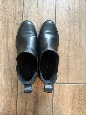 Black Womens Chelsea Boots - Divided